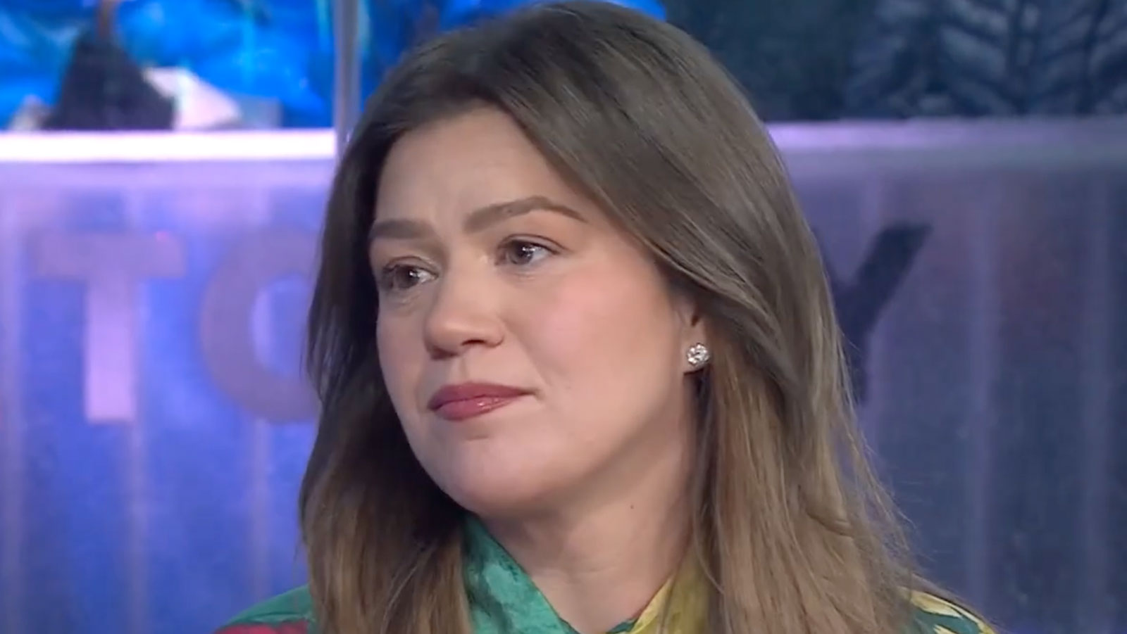 Kelly Clarkson On Ending Talk Show: “There’s Just Too Much On The Plate”